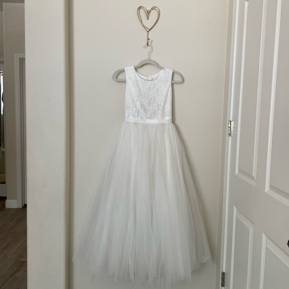 DAVID'S BRIDAL
ball gown flower girl dress with heart cutout